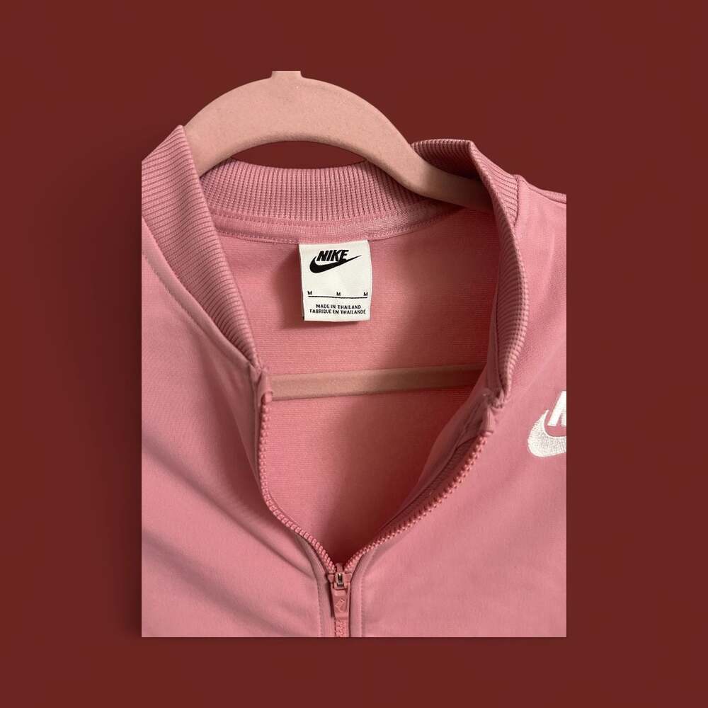 Nike - Picture 3 of 4